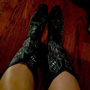 Corral Wing and Cross Boots